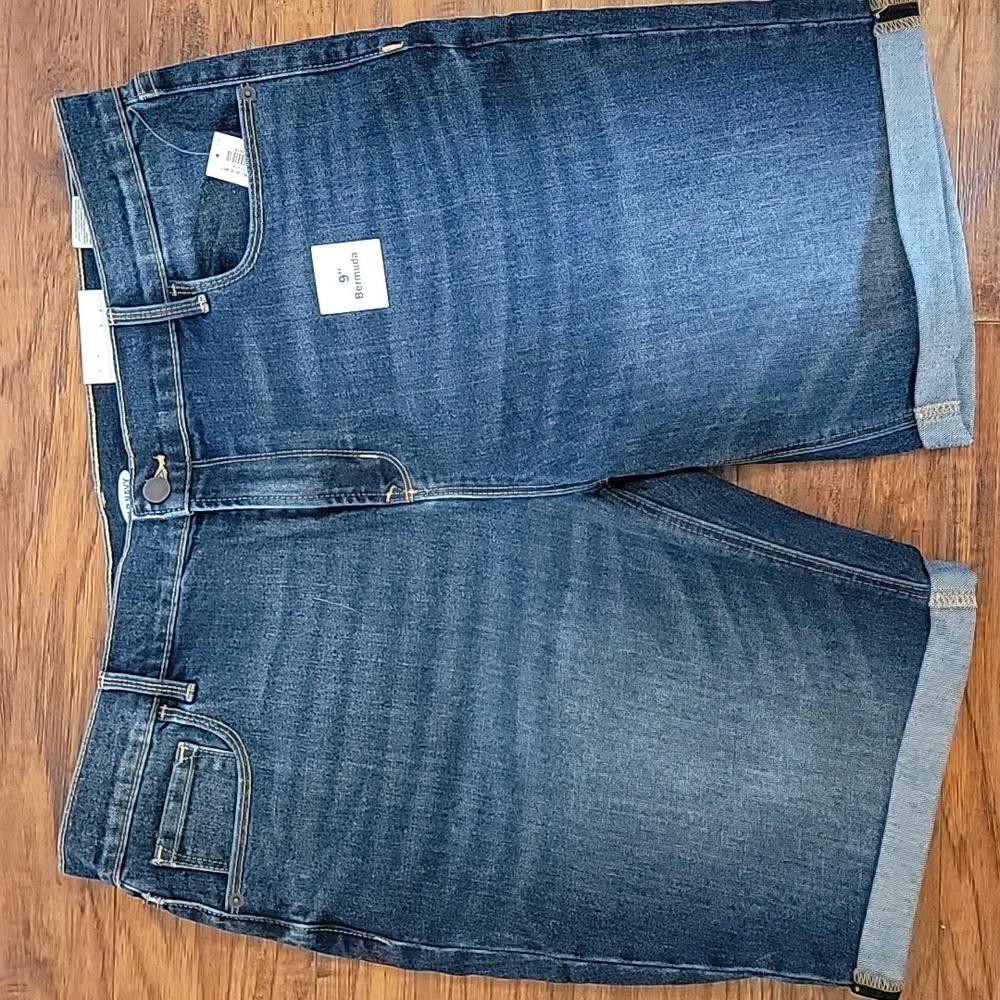 NEW Old Navy High Rise  Straight Secret Smooth Pockets Jean Bermuda Shorts 16